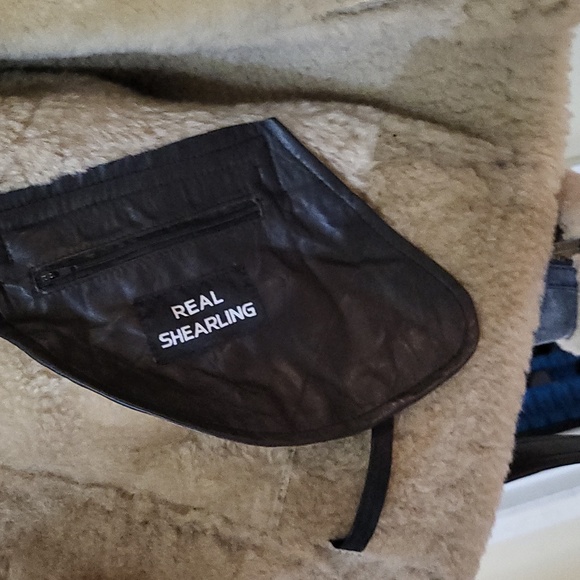 Don't really wear it doesn't get cold enough here - Picture 3 of 5